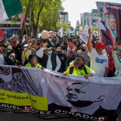 Simpatizantes de AMLO marchan del Ángel al Zócalo