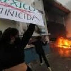 ONU-DH condena represión a protesta feminista en Cancún; pide investigar operativo