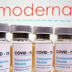 En casos graves, Moderna anuncia eficacia del 100% en vacuna contra el covid-19