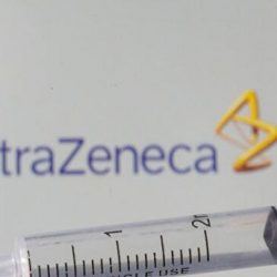 AstraZeneca combinará su vacuna con componente de dosis rusa; busca más eficacia