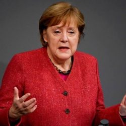 Merkel pide nuevas restricciones en Alemania: “Pagar un precio diario de 590 muertos no es aceptable”