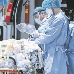 Muere mujer que recibió trasplante de pulmones infectados con COVID-19