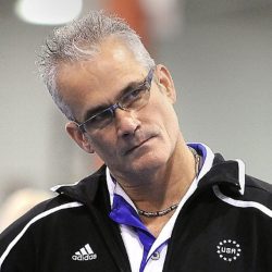 Se suicida exentrenador de gimnasia olímpica de EU acusado de agresión sexual