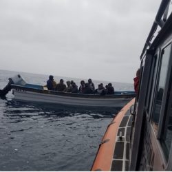Semar rescata a 13 personas en embarcación a la deriva en Baja California