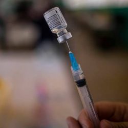 Pfizer confisca vacunas falsas contra Covid-19 en México y Polonia: WSJ
