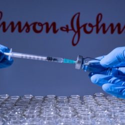 EU pide suspender uso de vacuna anticovid de Johnson & Johnson por casos de trombosis