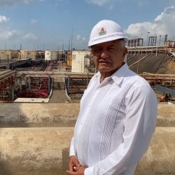 AMLO visita refinería “Lázaro Cárdenas” en Minatitlán a un mes del incendio
